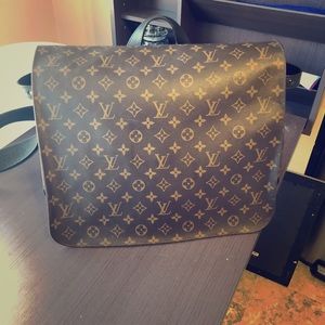 Louis Vuitton Drake Messenger